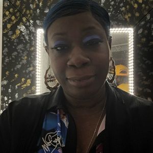 Meet your Posher, Yolanda